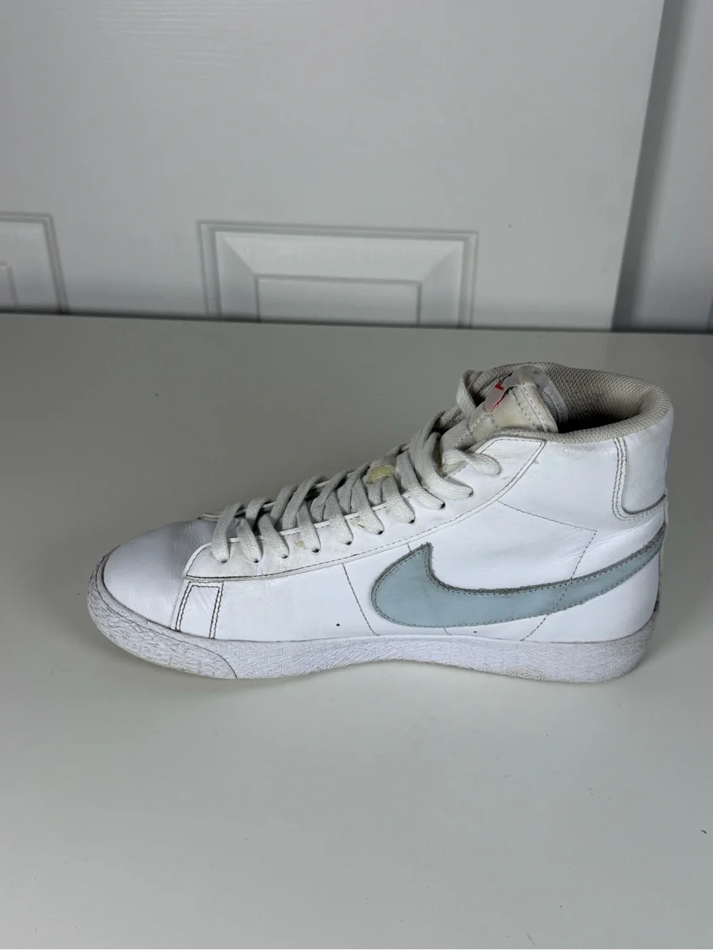 Nike Blazer Mid 77 White With Light Blue Swoosh Youth Size 7 EU 40